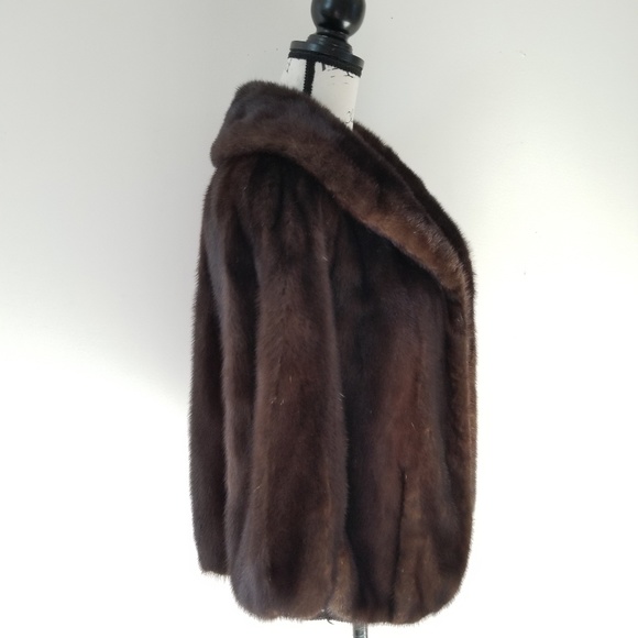 *SOLD* Vintage Bambergers Mink Cape - Picture 3 of 8